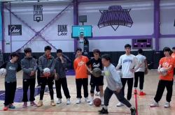 九游新闻-湖人队球员参加线上训练营，提高篮球技术