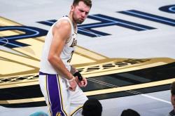 九游平台-东契奇炮轰灰熊，稳坐西部第四