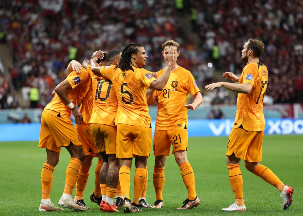 关于荷兰晋级形势堪忧，与法国竞争头名的信息