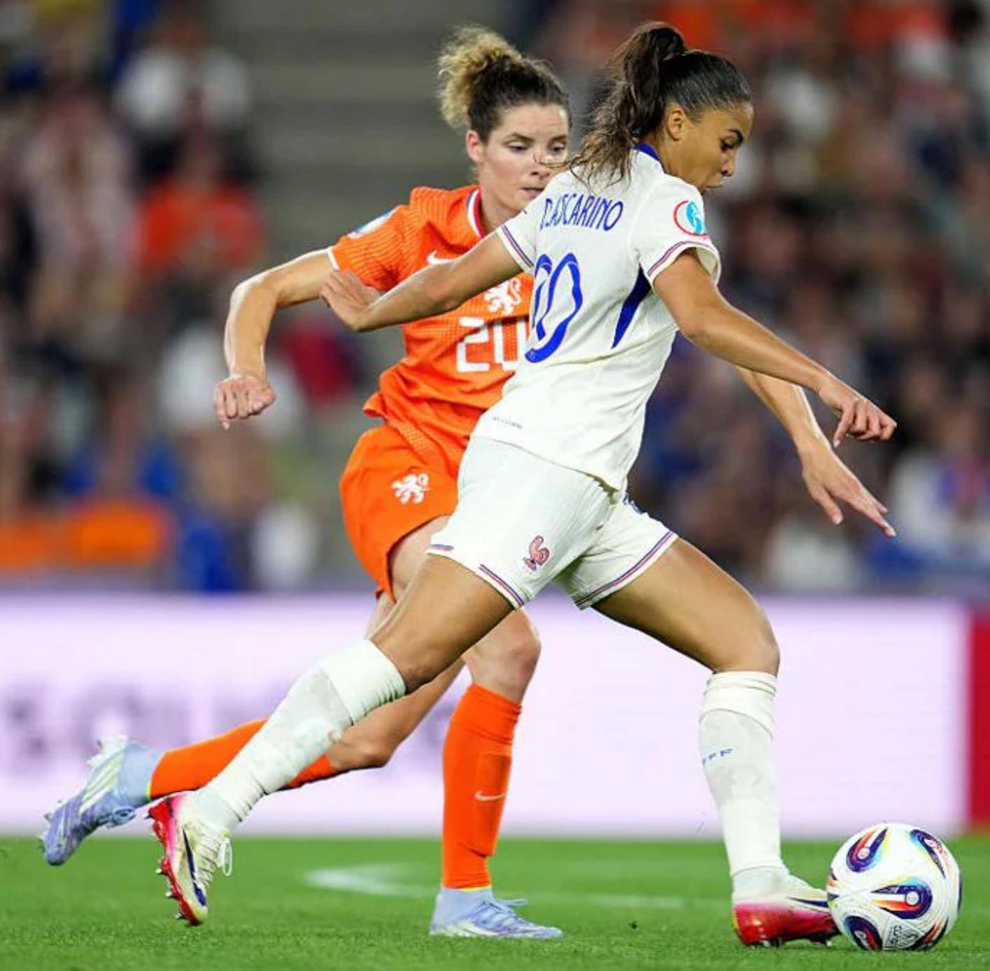 关于荷兰晋级形势堪忧，与法国竞争头名的信息